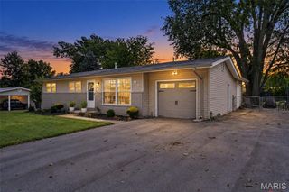 106 Paula Drive, St Charles, MO 63301