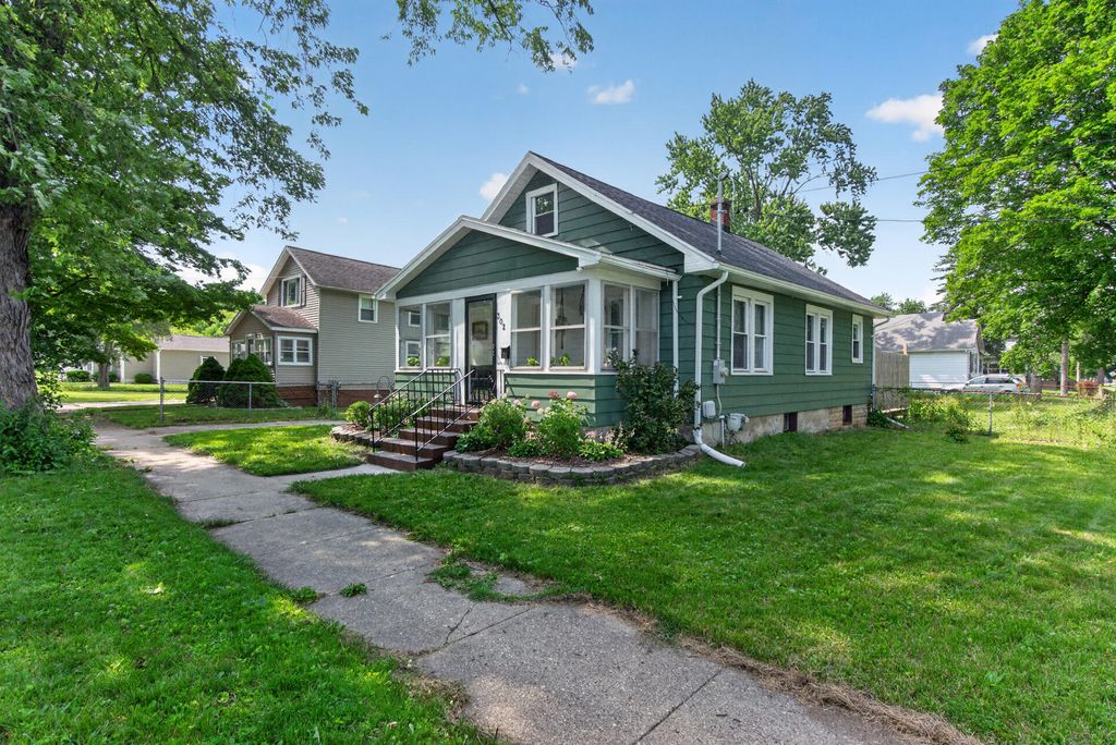 302 Hill Street, Jackson, MI 49202
