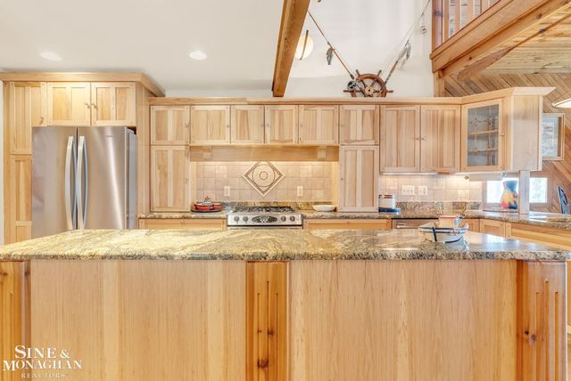 9898 N River Road, Clay, MI 48001