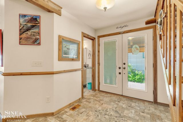 9898 N River Road, Clay, MI 48001