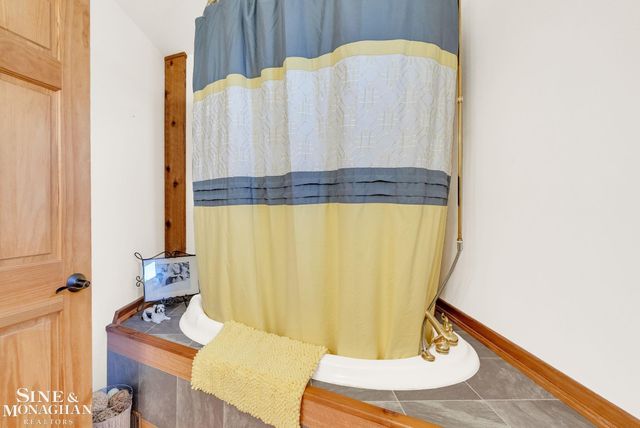 9898 N River Road, Clay, MI 48001