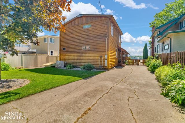 9898 N River Road, Clay, MI 48001