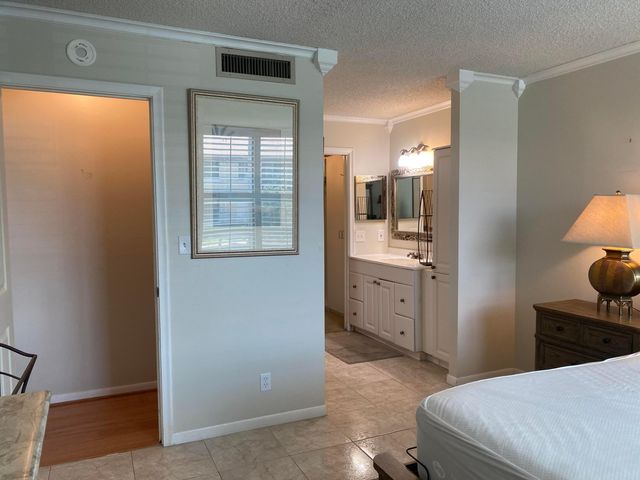1 Royal Palm Way 201, Boca Raton, FL 33432