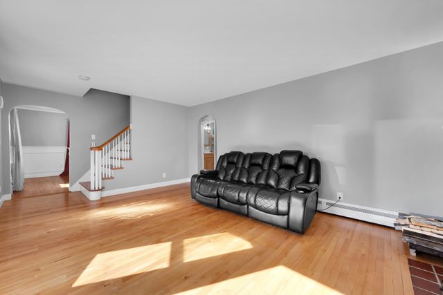 29 Carroll St, Auburn, MA 01501