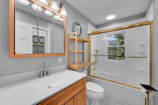 29 Carroll St, Auburn, MA 01501