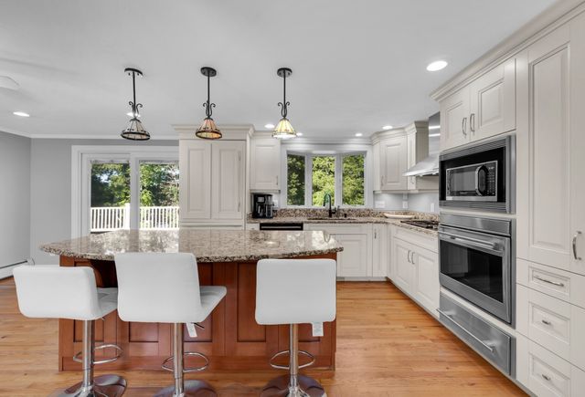 29 Carroll St, Auburn, MA 01501