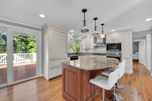29 Carroll St, Auburn, MA 01501