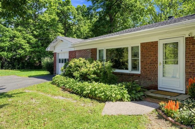 316 State Route 32 N, New Paltz, NY 12561
