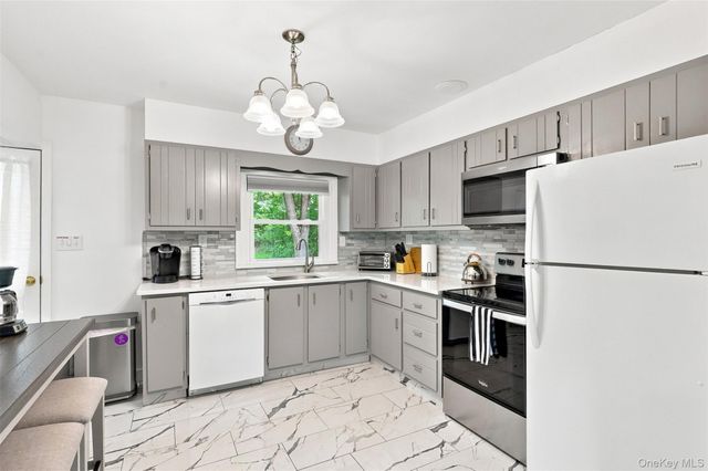 316 State Route 32 N, New Paltz, NY 12561