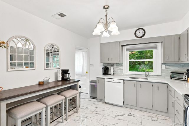 316 State Route 32 N, New Paltz, NY 12561