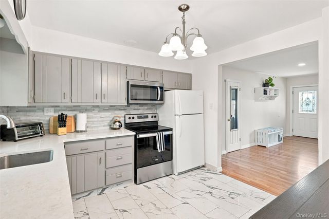316 State Route 32 N, New Paltz, NY 12561
