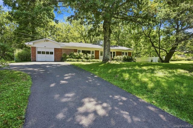 316 State Route 32 N, New Paltz, NY 12561