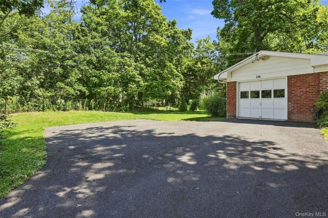 316 State Route 32 N, New Paltz, NY 12561