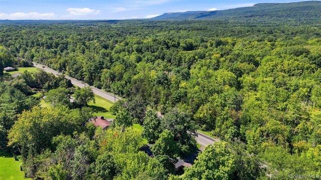 316 State Route 32 N, New Paltz, NY 12561