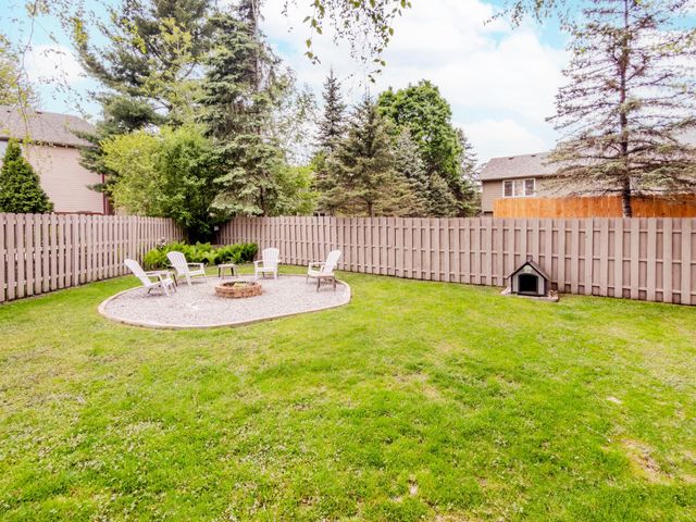 129 Hemlock Place, Vadnais Heights, MN 55127