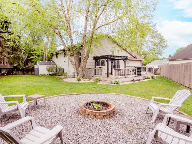 129 Hemlock Place, Vadnais Heights, MN 55127
