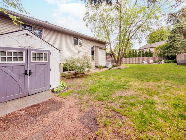 129 Hemlock Place, Vadnais Heights, MN 55127