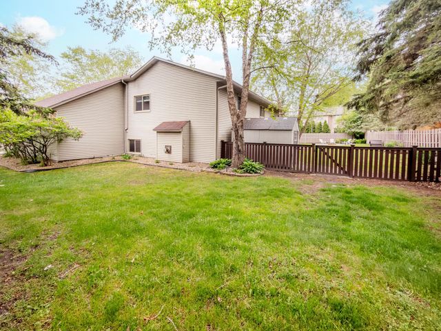 129 Hemlock Place, Vadnais Heights, MN 55127