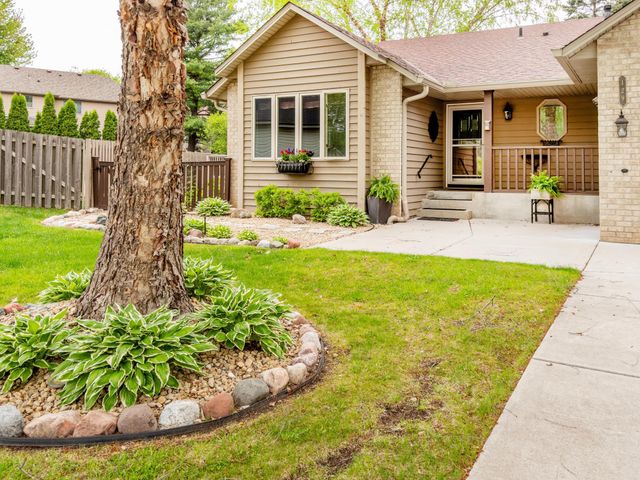 129 Hemlock Place, Vadnais Heights, MN 55127