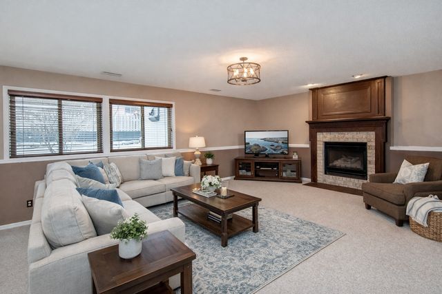 129 Hemlock Place, Vadnais Heights, MN 55127