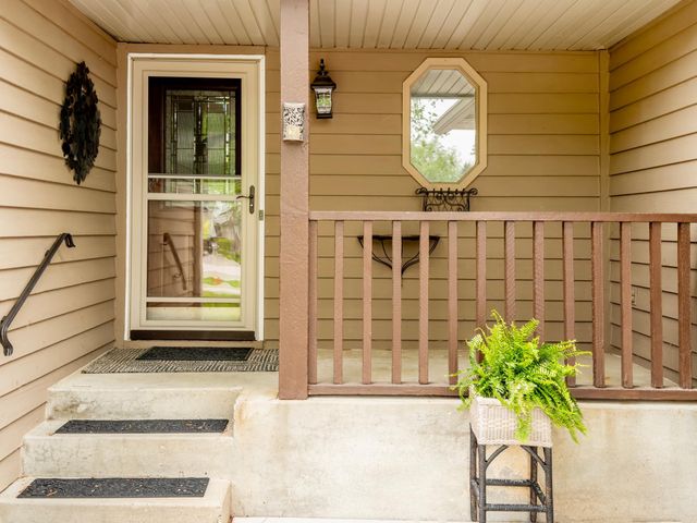 129 Hemlock Place, Vadnais Heights, MN 55127