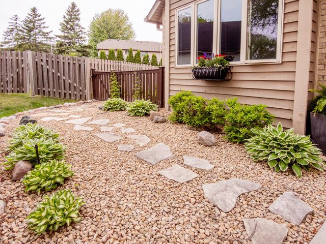 129 Hemlock Place, Vadnais Heights, MN 55127