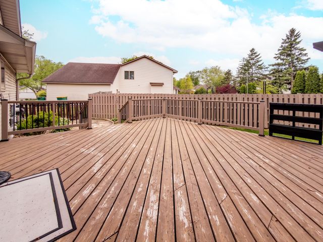 129 Hemlock Place, Vadnais Heights, MN 55127