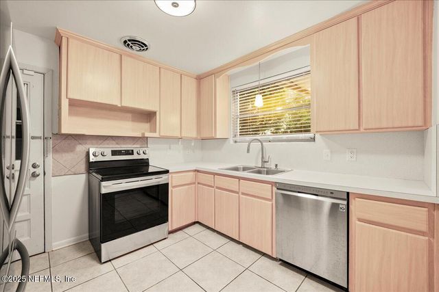 7405 ORTEGA HILLS Drive, Jacksonville, FL 32244