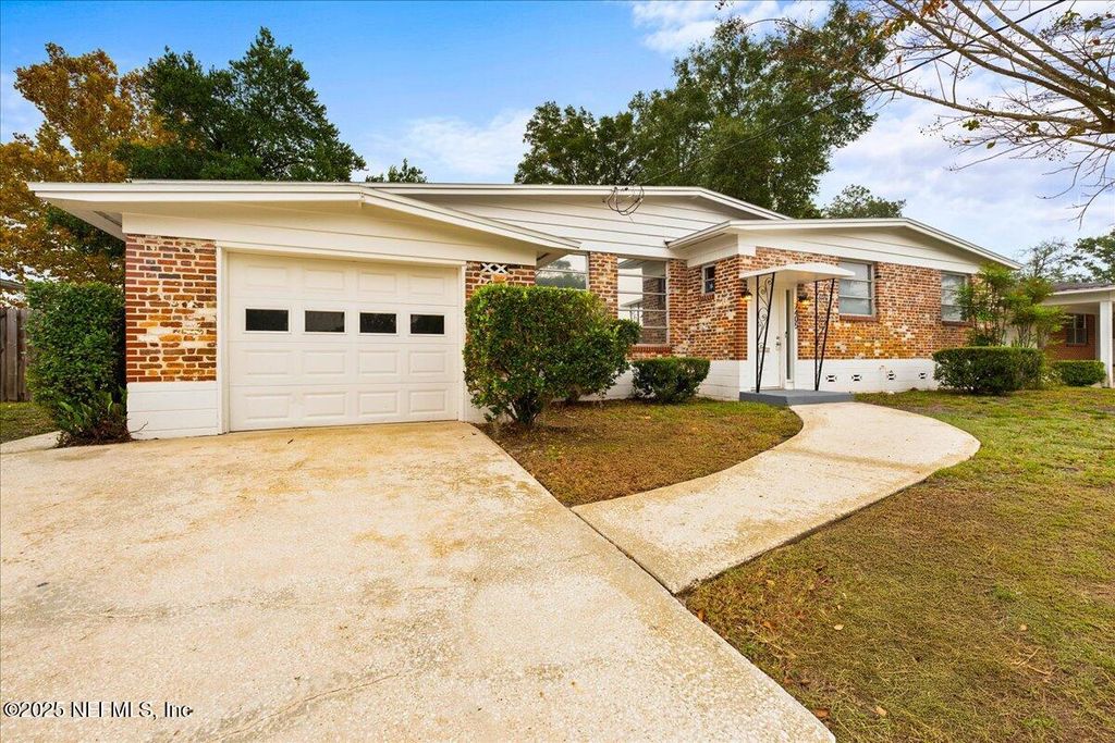 7405 ORTEGA HILLS Drive, Jacksonville, FL 32244
