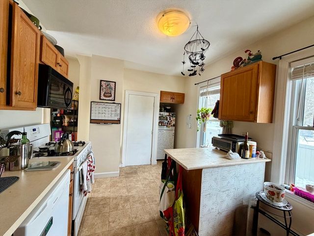 274 Newtonville Ave 274, Newton, MA 02460