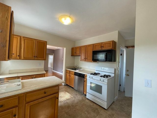 274 Newtonville Ave 274, Newton, MA 02460