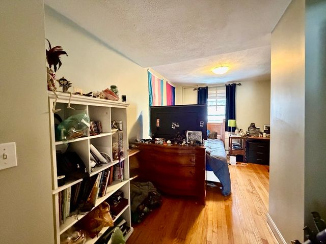 274 Newtonville Ave 274, Newton, MA 02460