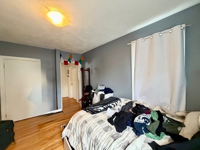 274 Newtonville Ave 274, Newton, MA 02460