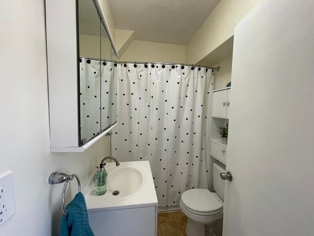 274 Newtonville Ave 274, Newton, MA 02460