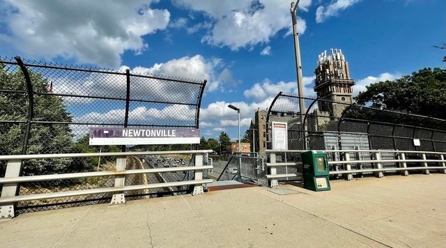 274 Newtonville Ave 274, Newton, MA 02460