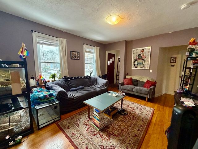 274 Newtonville Ave 274, Newton, MA 02460