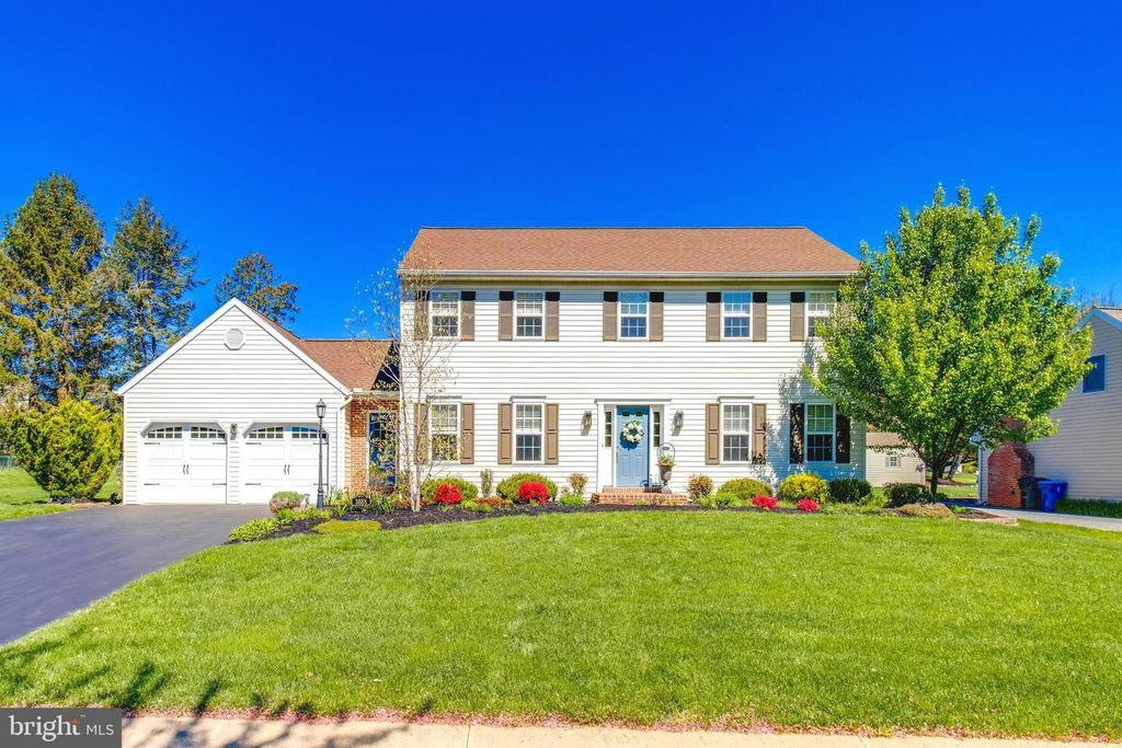 3888 STERLING WAY, Columbia, PA 17512
