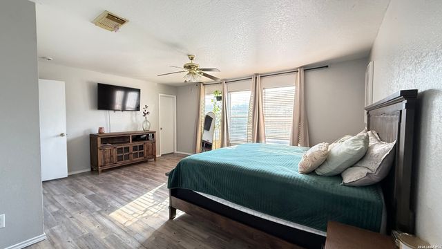 34 Beacon Bay, San Antonio, TX 78239