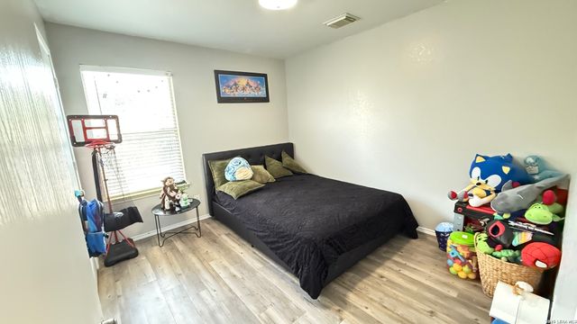 34 Beacon Bay, San Antonio, TX 78239