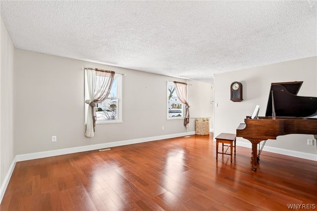 5007 Overlook, Hamburg, NY 14075