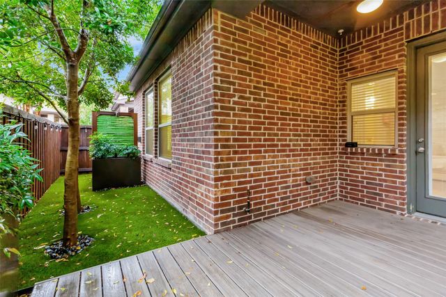 8643 Thorbrush Place, Dallas, TX 75238