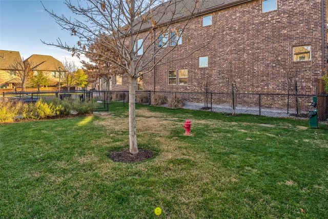 8643 Thorbrush Place, Dallas, TX 75238