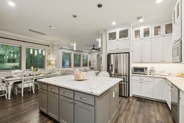 8643 Thorbrush Place, Dallas, TX 75238