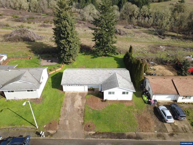 710 NE 5th St, Willamina, OR 97396
