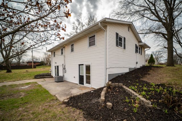 820 N WEST PARK LN, Columbia, MO 65201