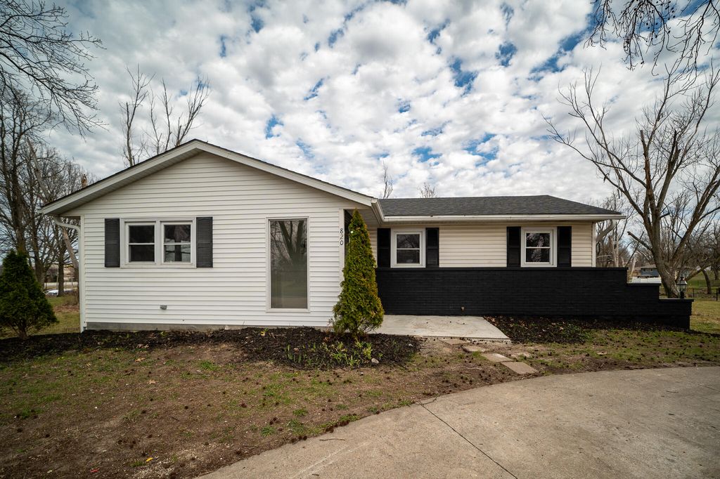 820 N WEST PARK LN, Columbia, MO 65201