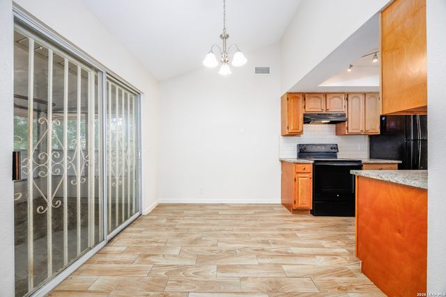 602 SAWTOOTH DR, San Antonio, TX 78245