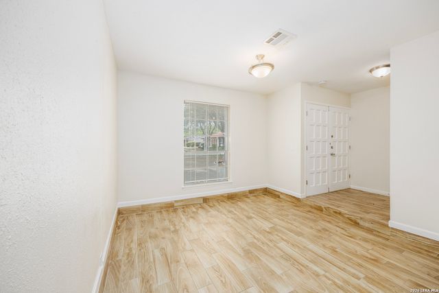 602 SAWTOOTH DR, San Antonio, TX 78245