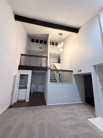 742 Oakwood Trail, Fort Worth, TX 76112