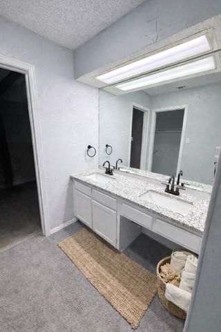 742 Oakwood Trail, Fort Worth, TX 76112